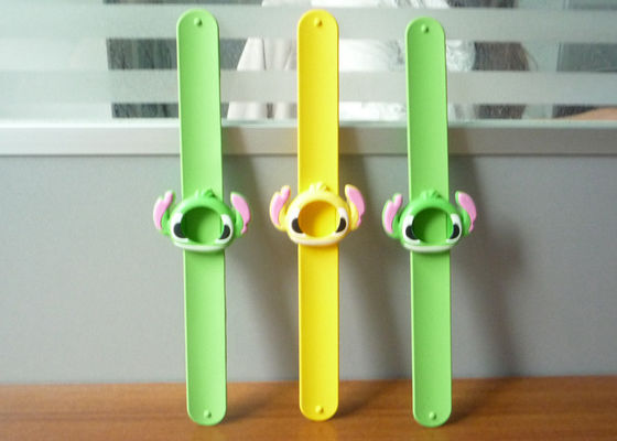 OEM の方法ブレスレット 280*30*2mm が付いている調節可能なゴム製時計バンド