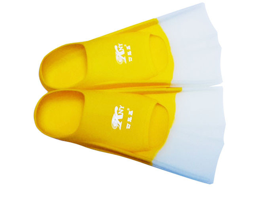 黄色く白いシリコーンのフィン、水泳の足ひれの絹によって印刷されるロゴ